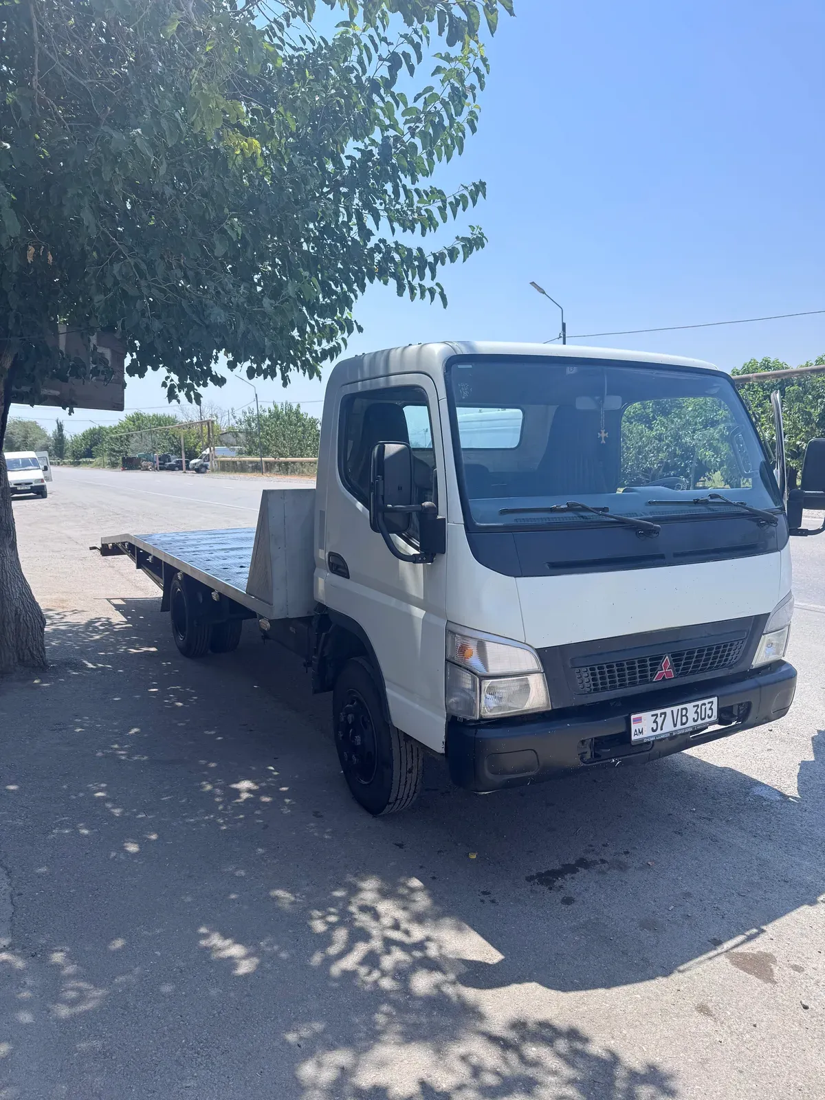 Արմեն Մանուկյան — Mitsubiahi Fuso tow truck
