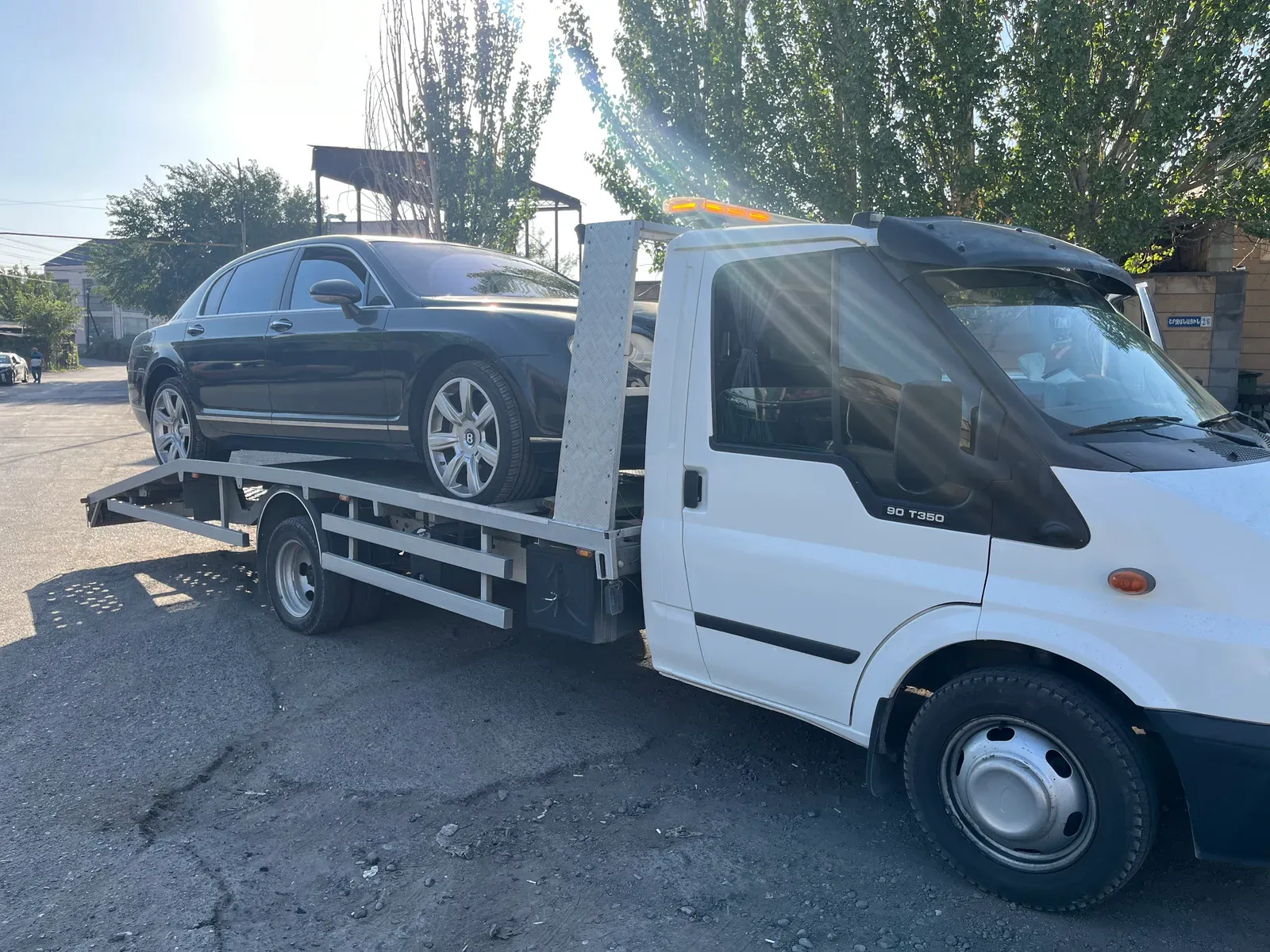 Karen Hakobyan — Ford Tranzit էվակուատոր
